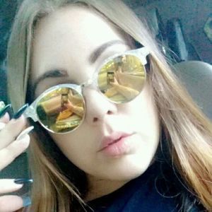 Meet your Posher, Kaela